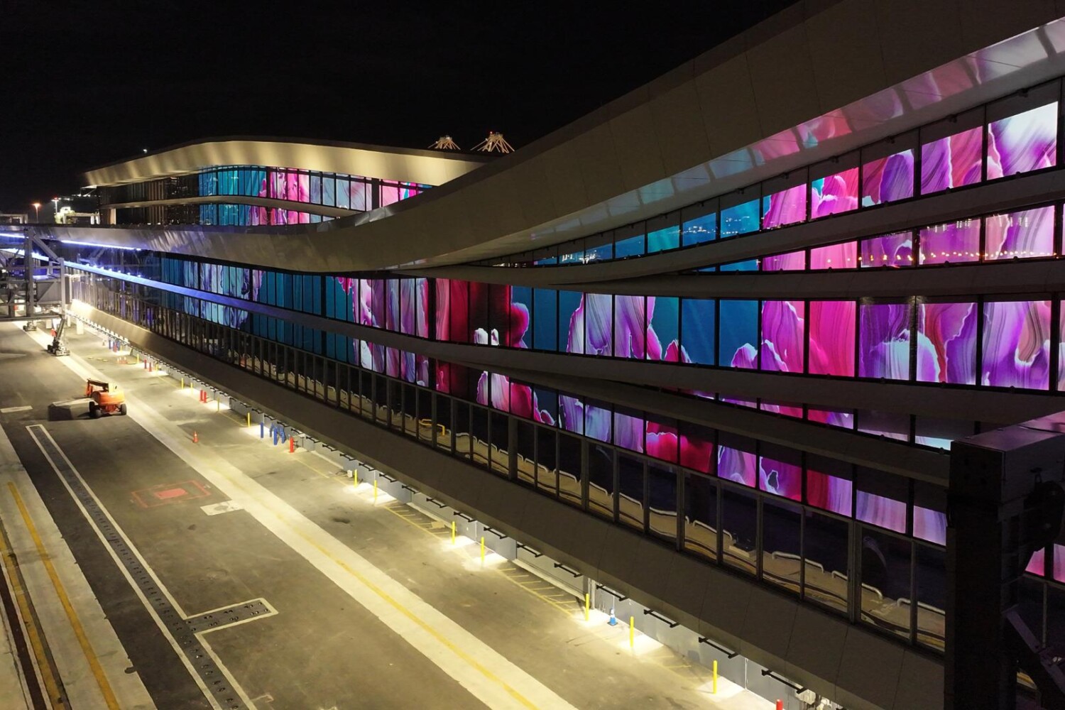 Maris MSC Port Miami Art Projection Mapping (4)