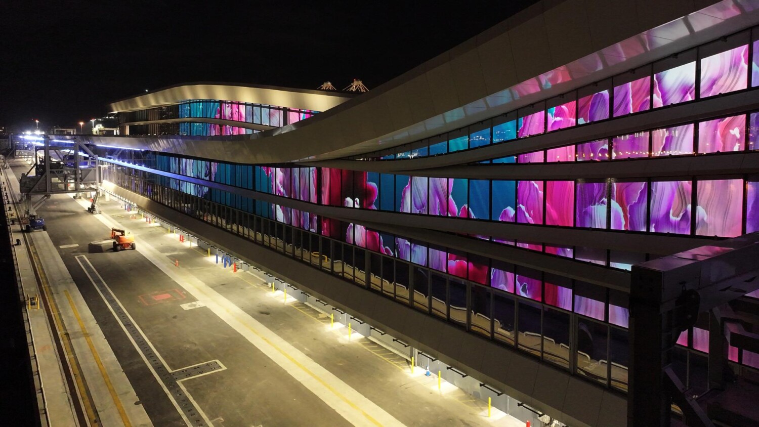 Maris MSC Port Miami Art Projection Mapping (4)